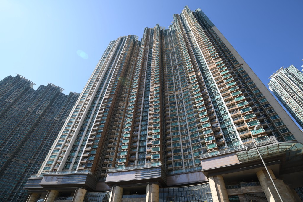 将军澳日出康城领凯9座低层RA室，面积676方呎，属3房1套间隔，以720万元沽出。
