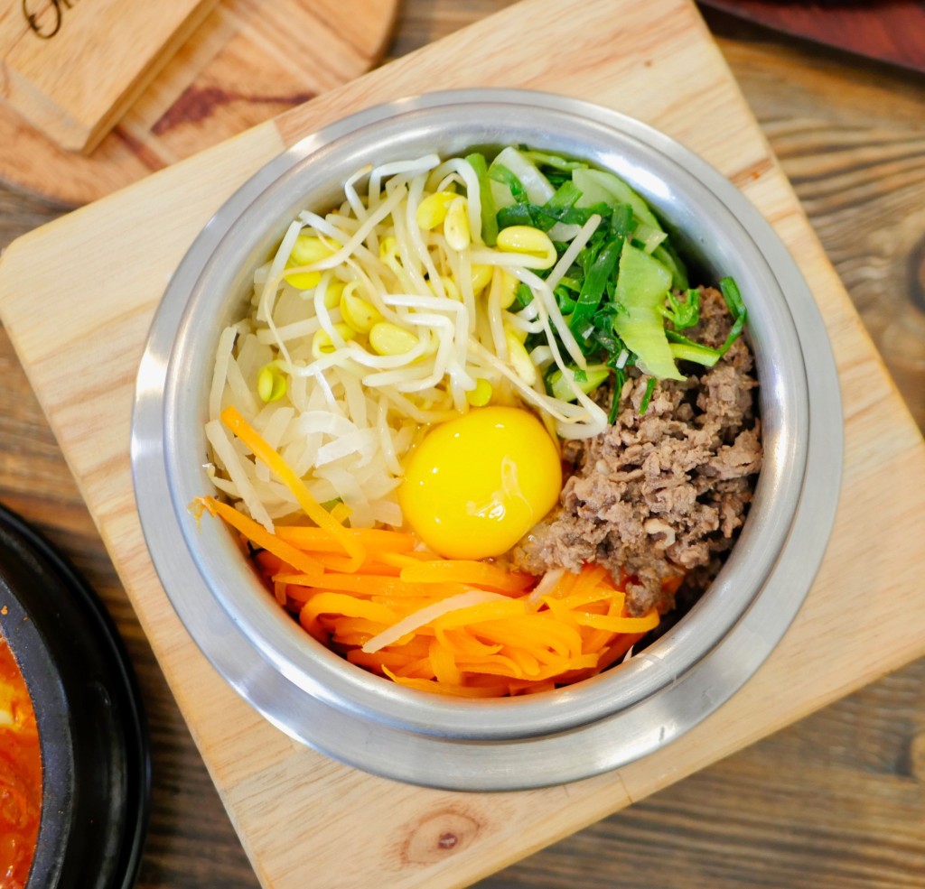 蛋和肉都含有豐富蛋白質。unsplash圖片