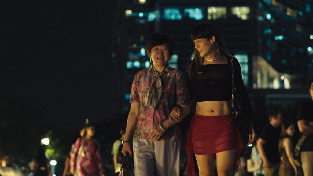 《好孩子》飾演主角母親的洪慧芳(左)是新加坡實力派前輩演員。 《好孩子》飾演主角母親的洪慧芳(左)是新加坡實力派前輩演員。