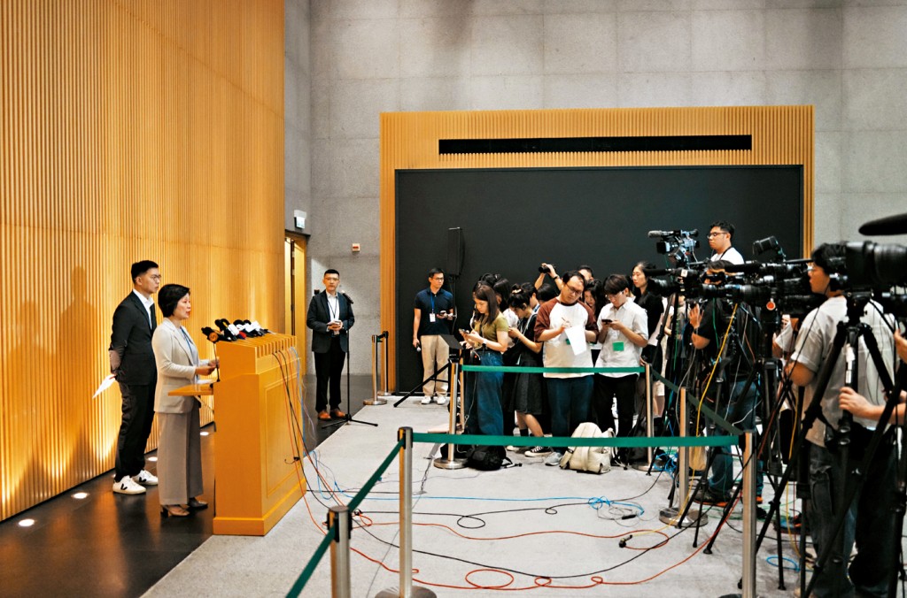 蔡若蓮就小一統一派位結果被錯誤提早發放，向家長公開致歉，強調派位結果以今日正式公布為準。