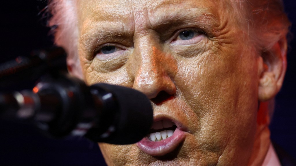 特朗普授權打擊海上運毒船引發爭議。路透社