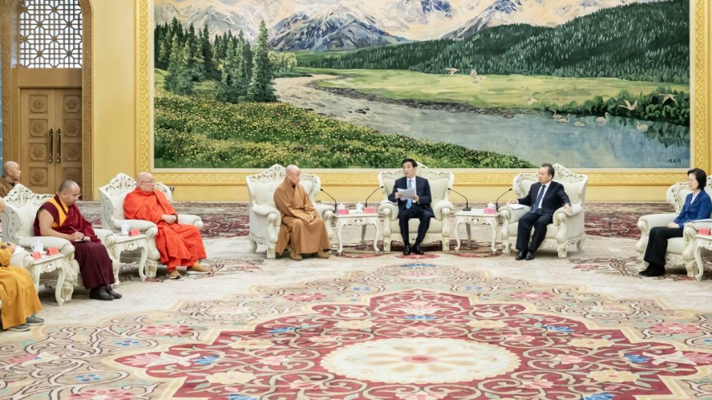 王滬寧見佛協代表，籲建設「品德服眾」隊伍。新華社