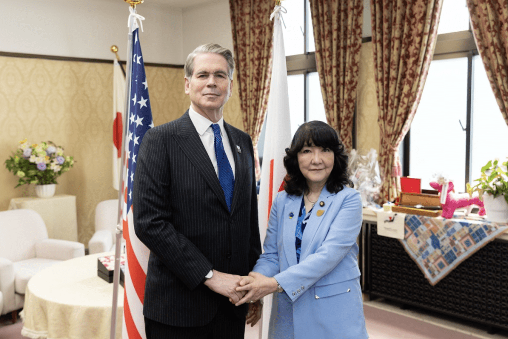 贝森特据报晚宴向日本财首吐槽，表达不满高市早苗政府的经济政策。X@SecScottBessent