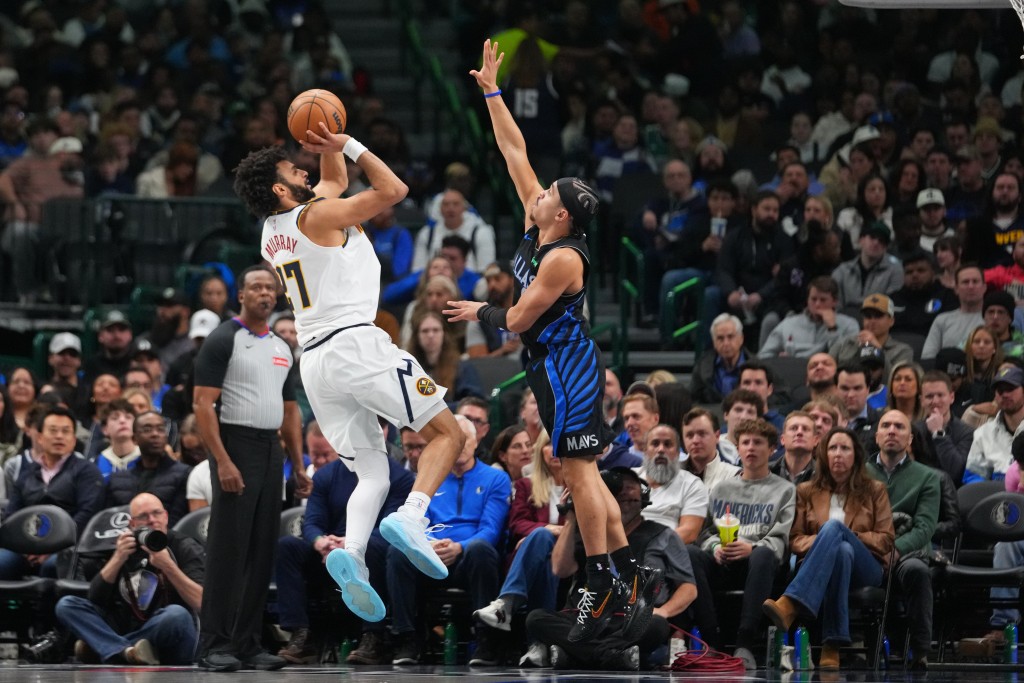 梅利（左）在約基治缺陣期間場均得到28分10助攻。AP