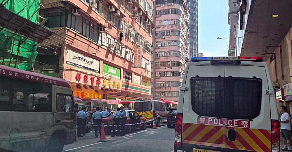 警方昨在花園街拘捕兩男一女。網圖 警方昨在花園街拘捕兩男一女。網圖