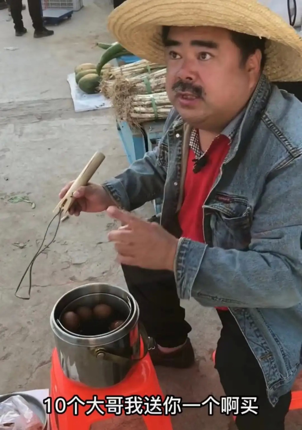 劉金在街市賣茶葉蛋。