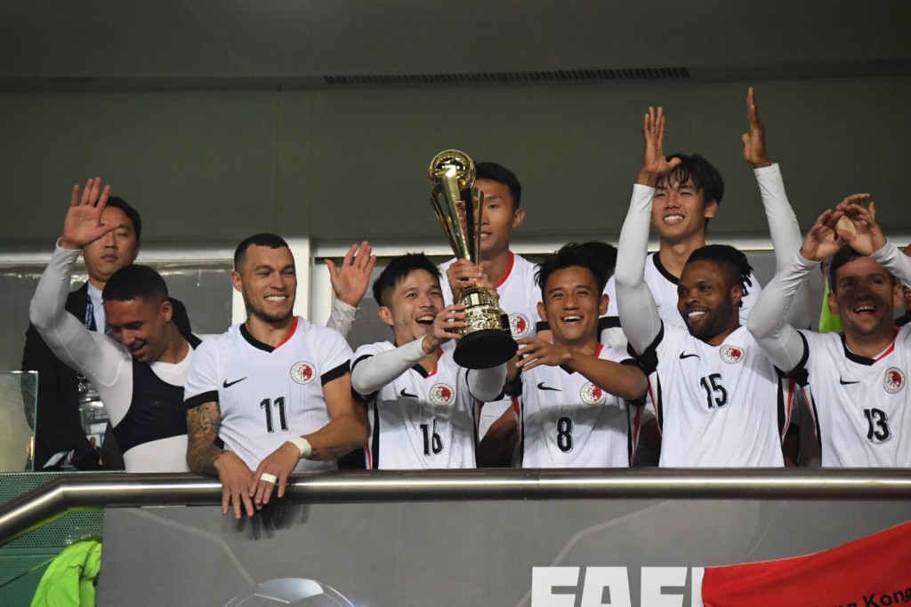 东亚杯外围赛决赛，香港大胜关岛晋级决赛周，捧杯告别2024。 