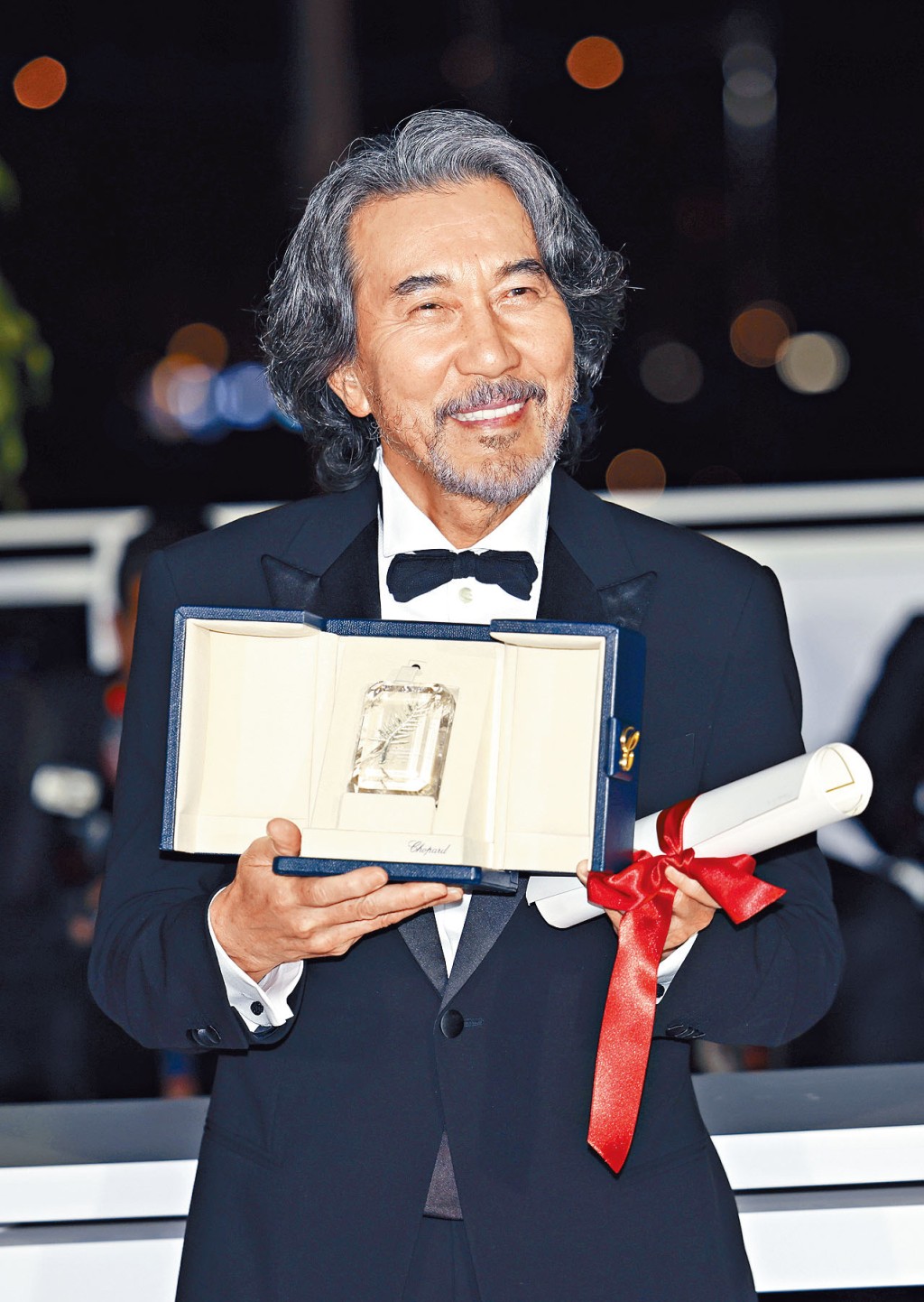 日本演技派男星役所廣司在呼聲甚高情況下,以大熱姿態獲封康城影帝。