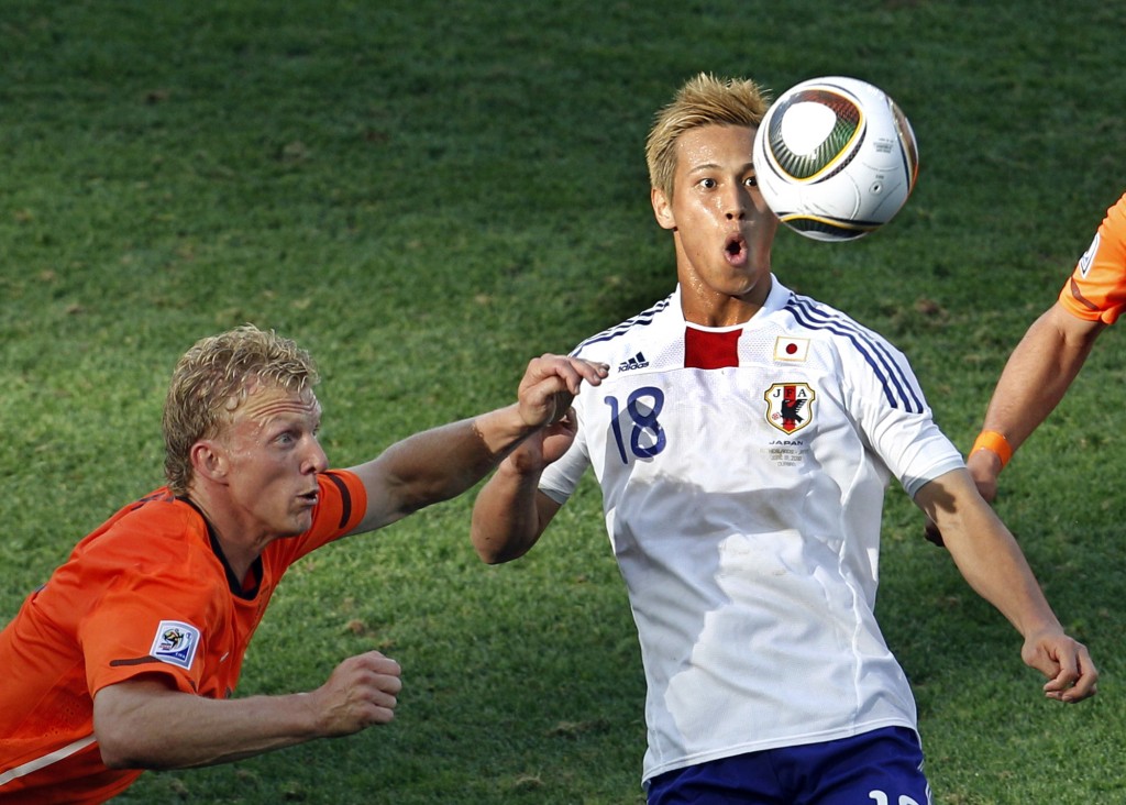 一○年南非世界盃分組賽第二輪，日本面對當屆亞軍荷蘭，被史奈達一腳射死，以0:1落敗。AP資料圖片