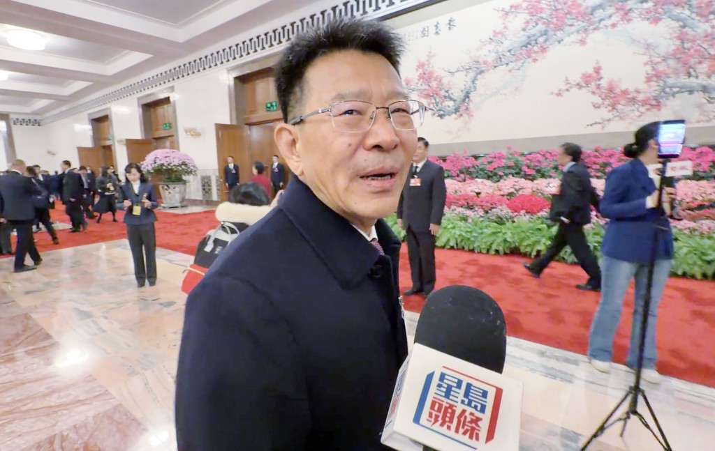 王靈桂指自己已調到僑聯工作,已不再負責這個範疇的事情,但仍然很關心香港的事務。郭詠欣攝 王靈桂指自己已調到僑聯工作,已不再負責這個範疇的事情,但仍然很關心香港的事務。郭詠欣攝