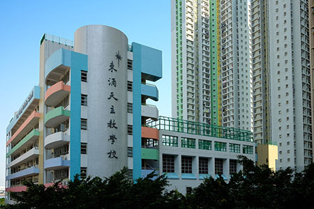 余老師在東涌天主教學校任教長達15年,深受師生愛戴。 余老師在東涌天主教學校任教長達15年,深受師生愛戴。