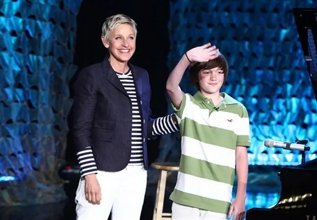 Greyson 12歲上Ellen節目後,獲對方賞識。