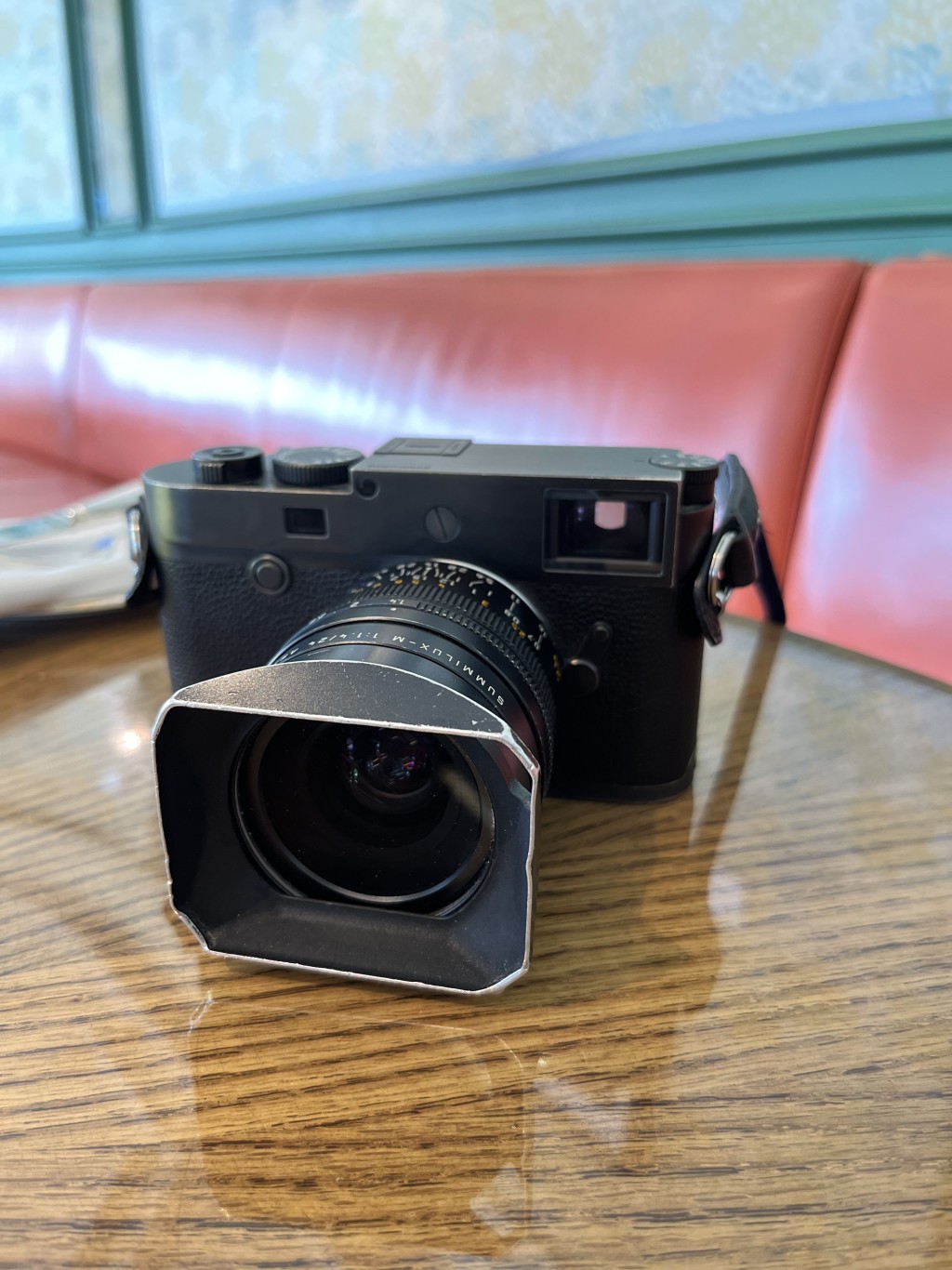 Alan隨身攜帶的相機，正有這部Leica M10 Monochrom。