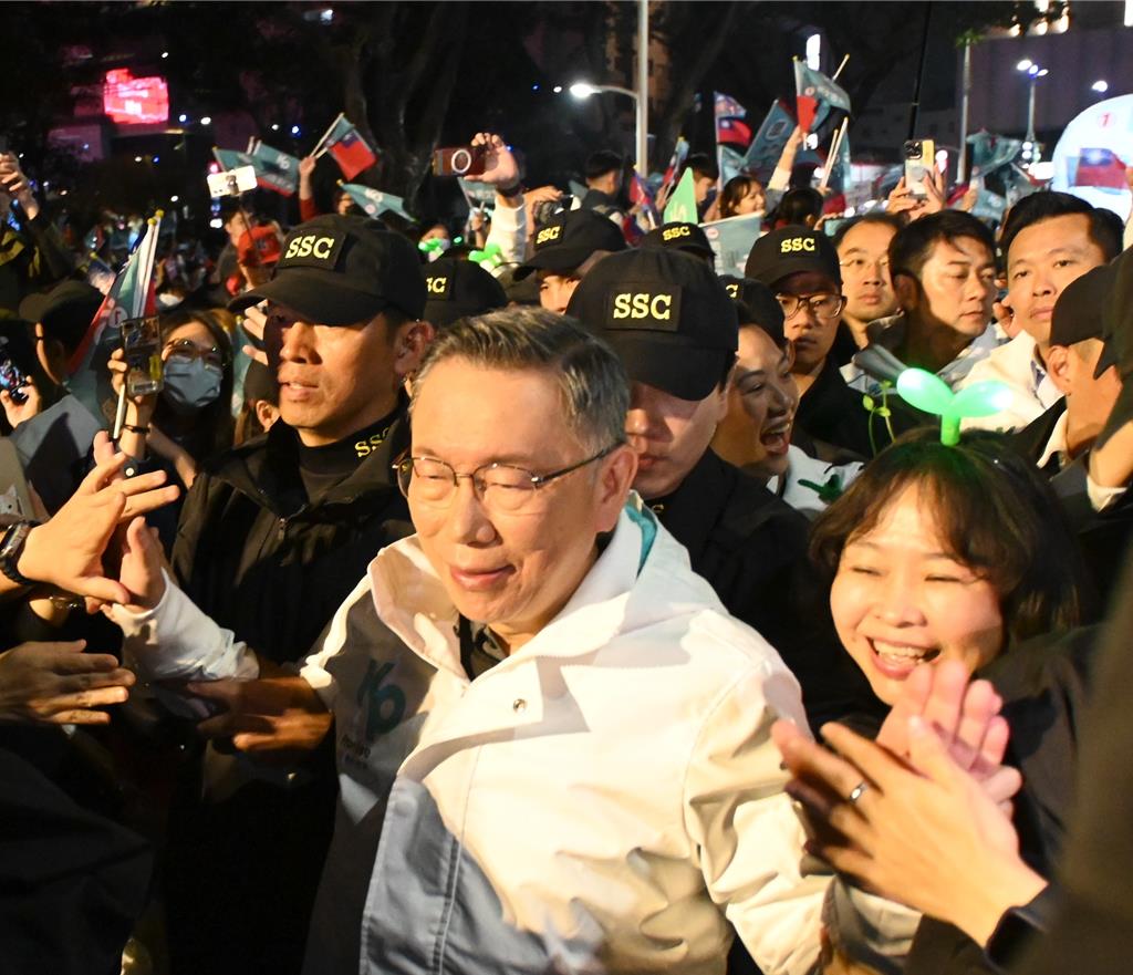 台湾大选到最后冲刺阶段，各党派全力动员催票。