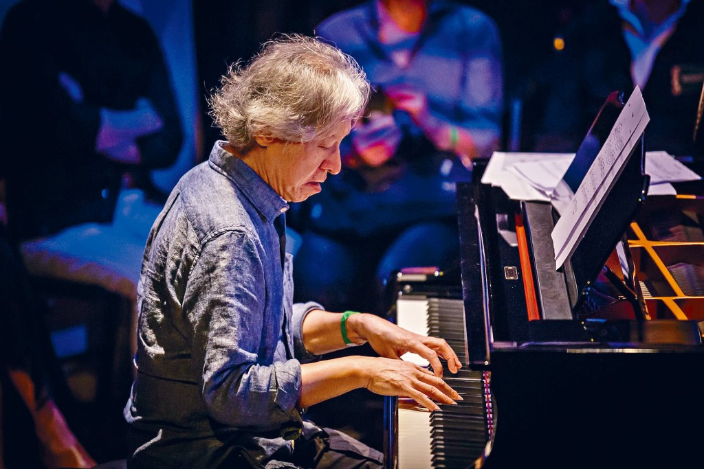 Ted Lo擁有「香港爵士教父」美譽，在本地以至海外舞台上，經常看到其演出身影。