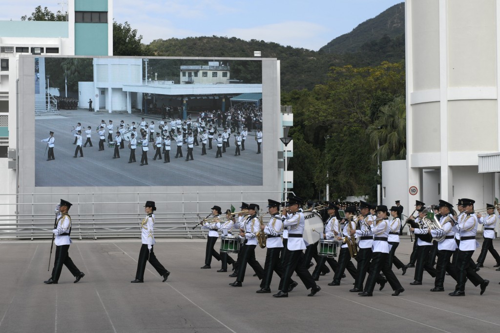 香港海關今(8日)在海關學院舉行香港海關學員結業會操。(陳浩元攝)
