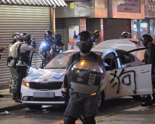旺角有疑似便衣警車遭破壞。