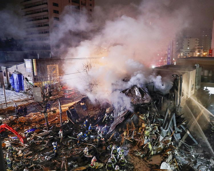 現場一片頹垣敗瓦。AP