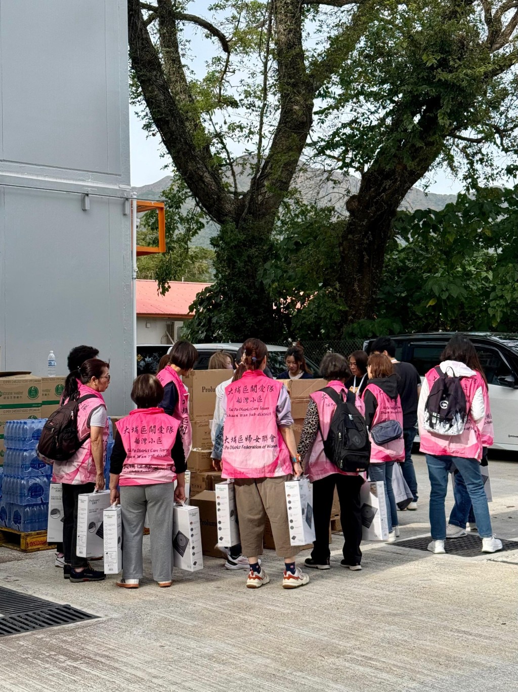 關愛隊落力幫手。何永賢fb