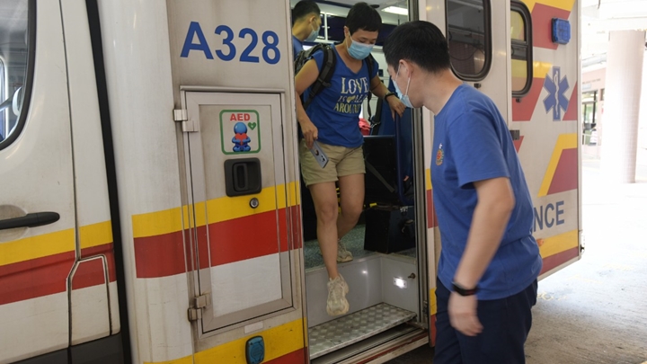 女子行山不適獲送院治理。