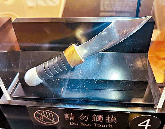 展覽中的仿製刀劍。