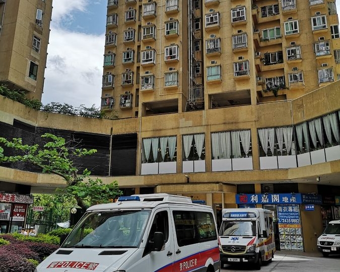 救護員到場證實女子已當場死亡。梁國峰攝