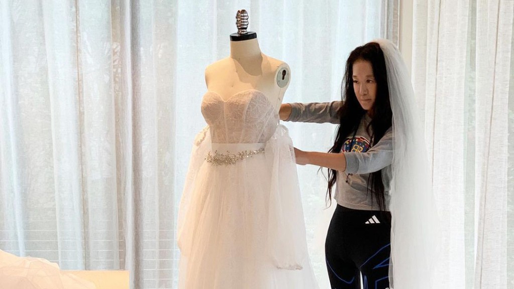 以設計婚紗聞名Vera Wang創立自己的品牌，全因結婚時找不到自己滿意的婚紗，便決定自己動手，結果聲名大噪。 Vera Wang IG