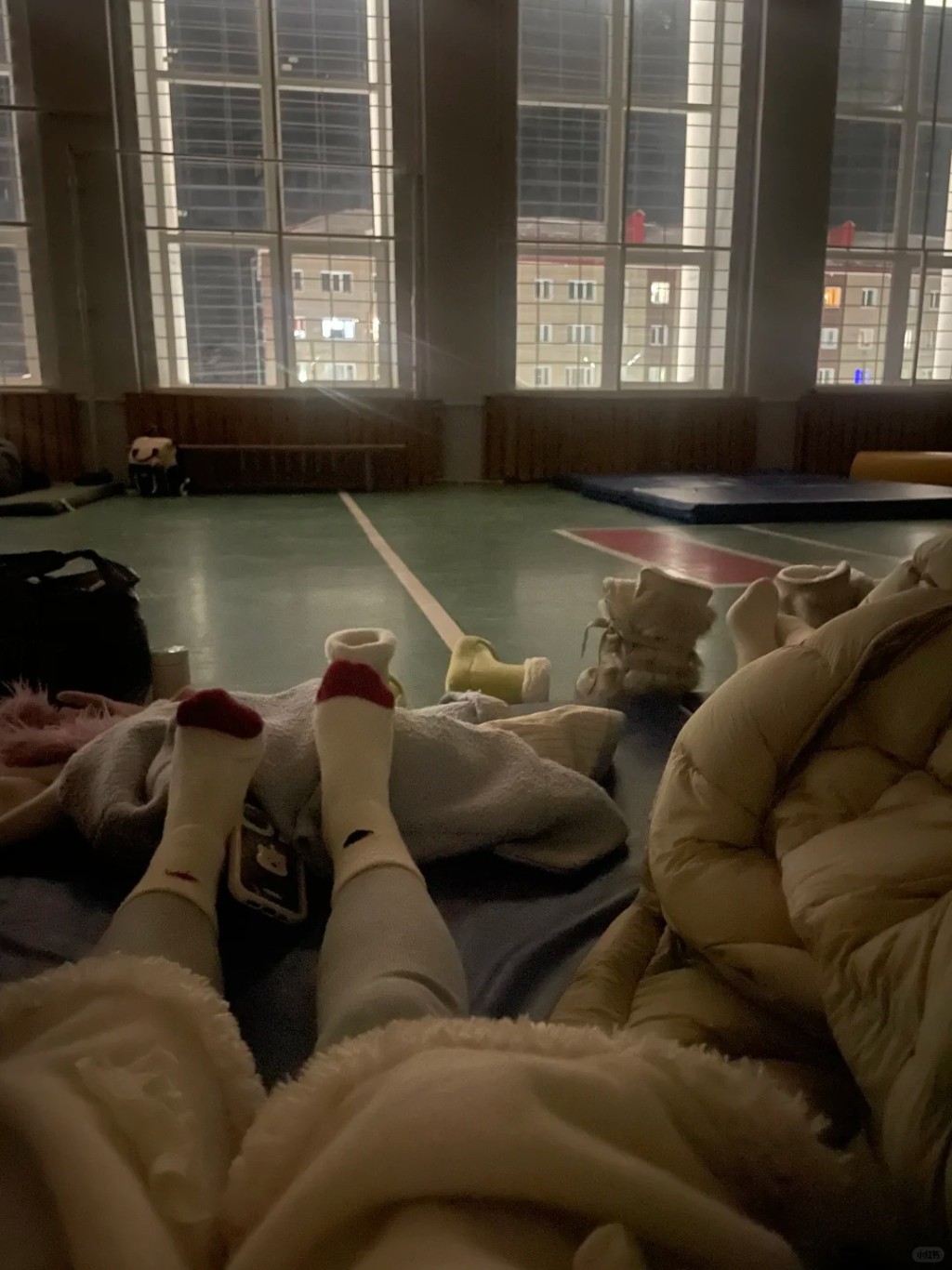 逾百中國遊客受困俄國「極光村」超過40小時。小紅書＠吶