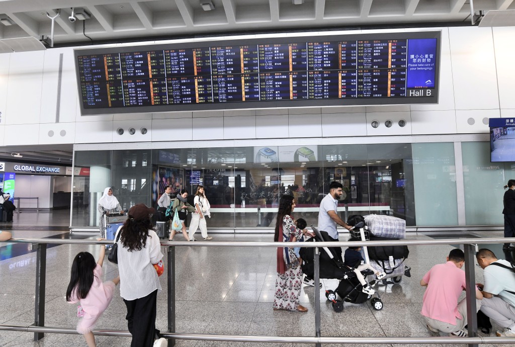 超強颱風樺加沙影響機場航班升降。