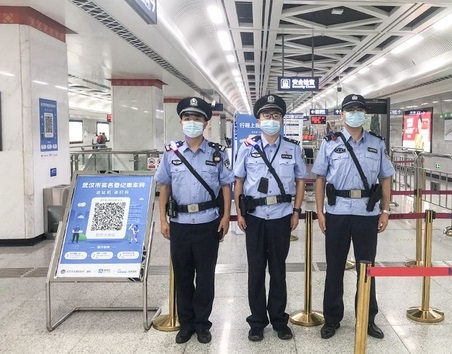 內地地鐵在安全檢查管制上十分嚴格。新華社