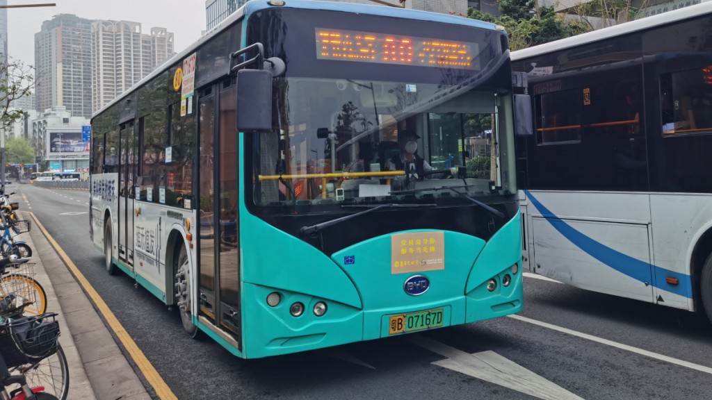 深圳通「一碼通深港」業務於6月1日起正式實施,深港公交地鐵將實現乘車掃碼互聯互認互通。