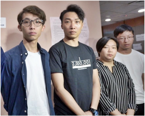 民陣召集人岑子杰(左二)不滿上訴結果。
