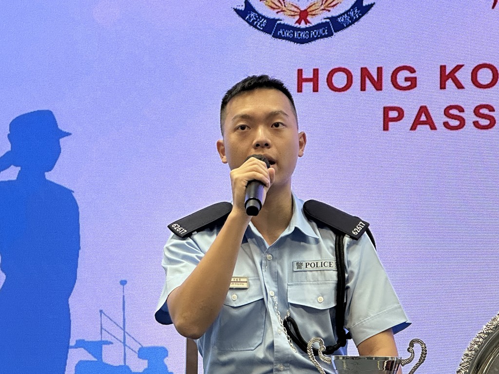 學警李勝榮表示,少年時受解放軍駐香港部隊的嚴謹態度啟發,因而懷有警察夢。梁國峰攝 學警李勝榮表示,少年時受解放軍駐香港部隊的嚴謹態度啟發,因而懷有警察夢。梁國峰攝