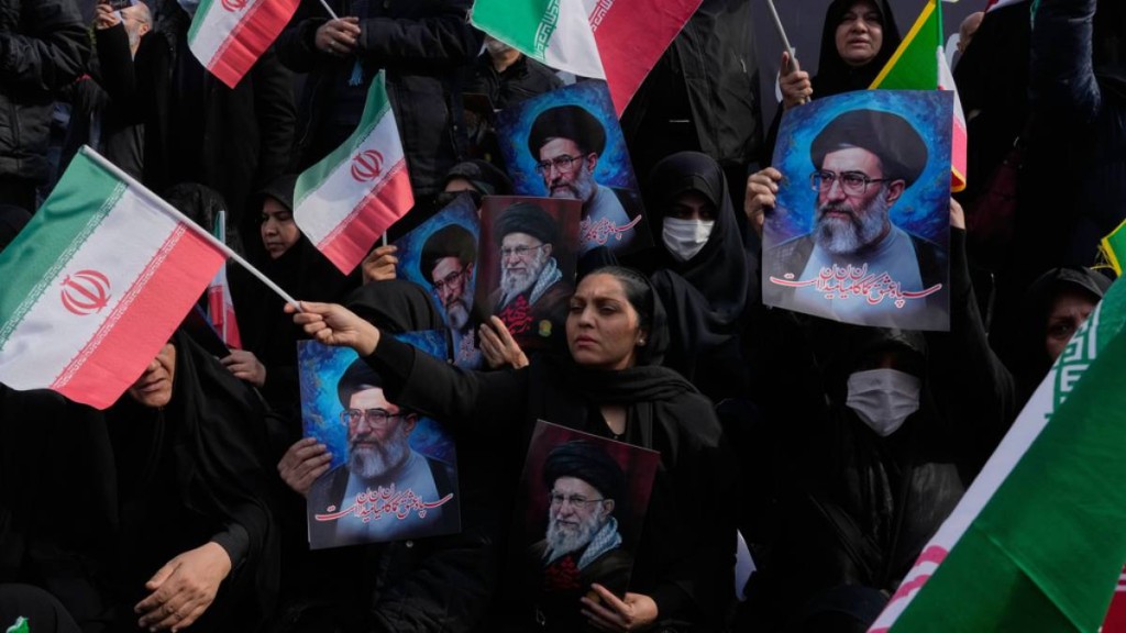 伊朗新任最高領袖穆傑塔巴被指，其隱密資產總值可能高達30億美元。（美聯社）