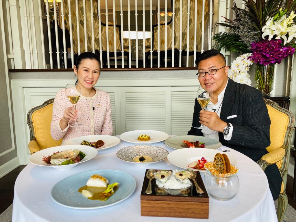 泰国文华东方酒店米芝莲法国餐厅Le Normandie喺疫情下放宽,畀包河景套房嘅人客喺房内享用法国餐嚟吸客。