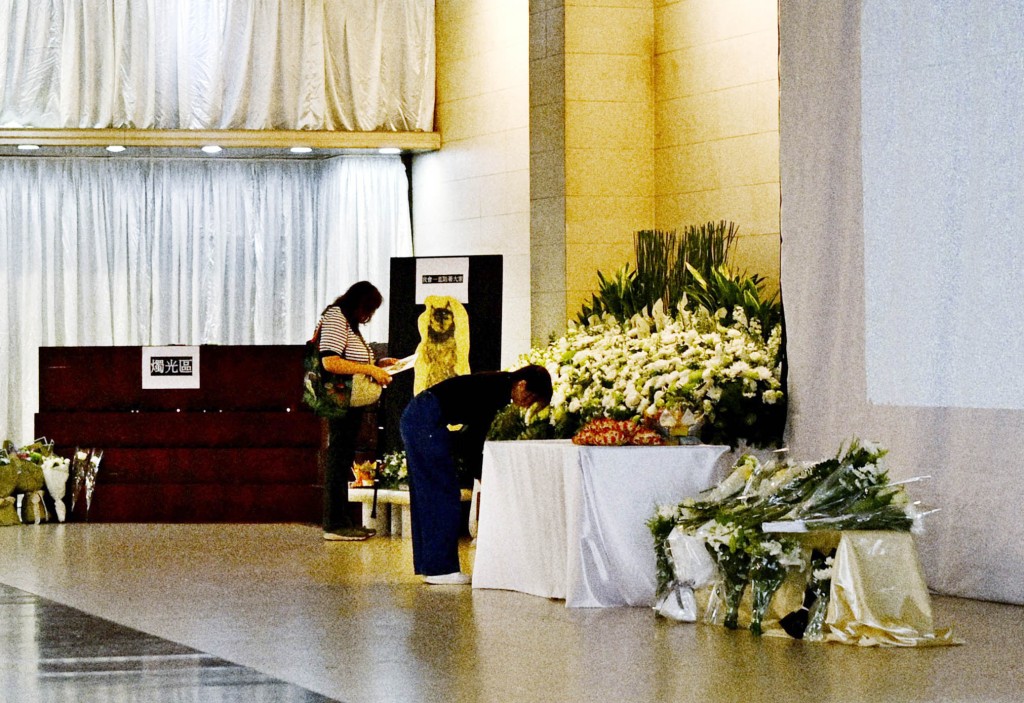 九龍殯儀館一連三日（11月30日至12月2日）開放禮堂，供市民悼念大埔宏福苑遇難者。資料圖片