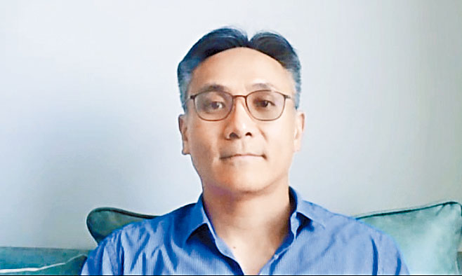 利华控股（1346）主席及执行董事司徒志仁。