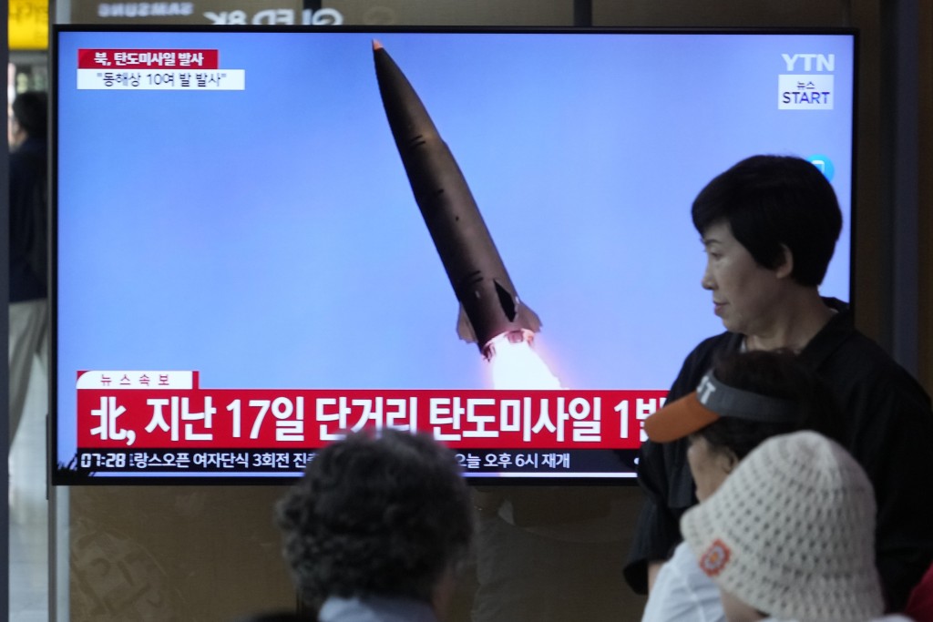 南韩传媒报道北韩周四发射10多枚弹道导弹。美联社