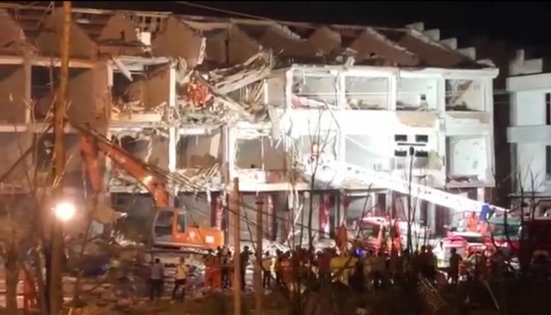 消防繼續搜救。網上圖片