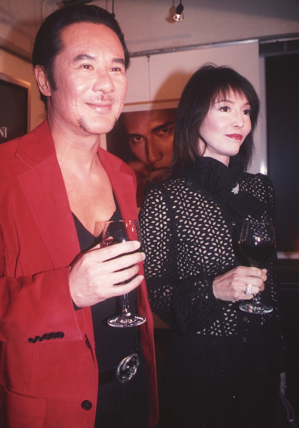 甘国亮与郑裕玲相恋十年，可惜在1990年分手。