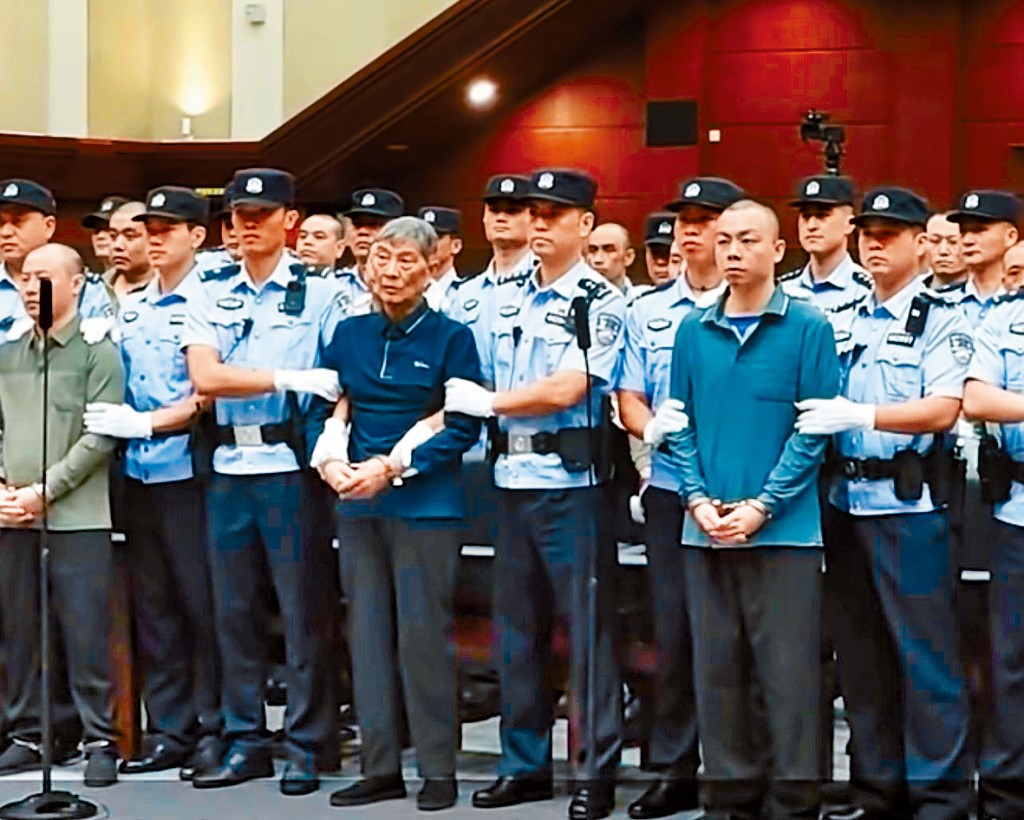 白所成（中）、白應蒼（左）被判死刑。