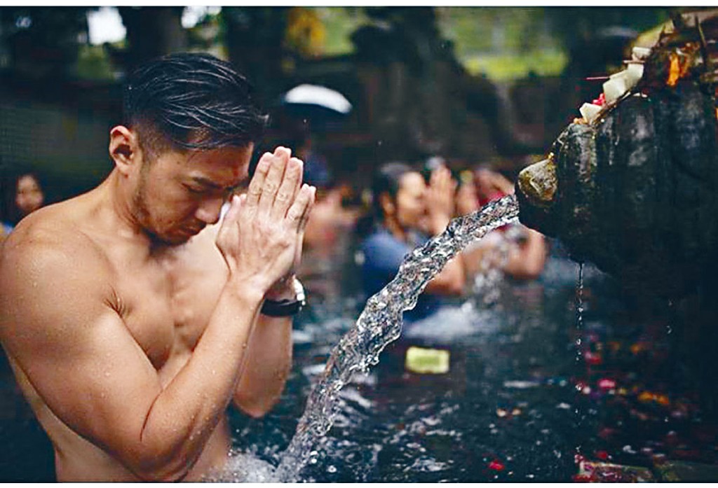 袁偉豪分享晒肌照，表示自己的檢測報告呈陰性。