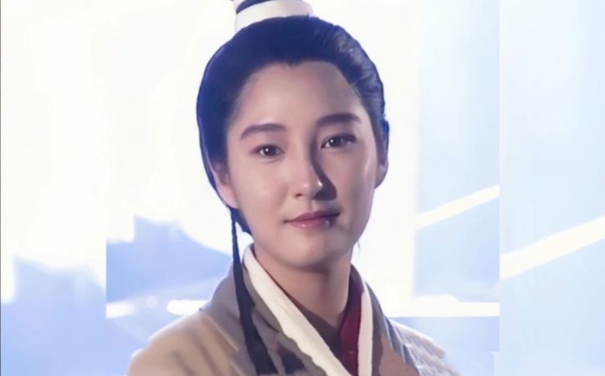 雪梨當年憑古天樂版的《神鵰俠侶》中飾演李莫愁一角而爆紅，被譽為「最美李莫愁」。