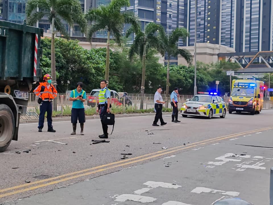 警方消防接报到场调查救援。当区区议员张美雄图片