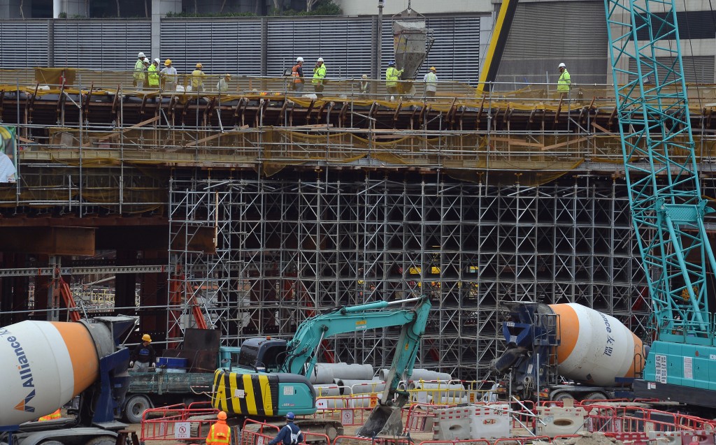 研究指建築，工程和建造業、貿易業、物業管理及房地產開發業將穩定增長。資料圖片