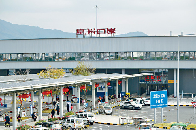 八號風球期間,落馬洲來往皇崗口岸的服務時間維持24小時 八號風球期間,落馬洲來往皇崗口岸的服務時間維持24小時