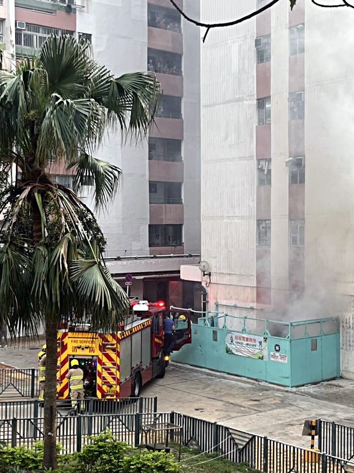 消防到場將火撲熄。fb：Choi Wan Estate彩雲邨