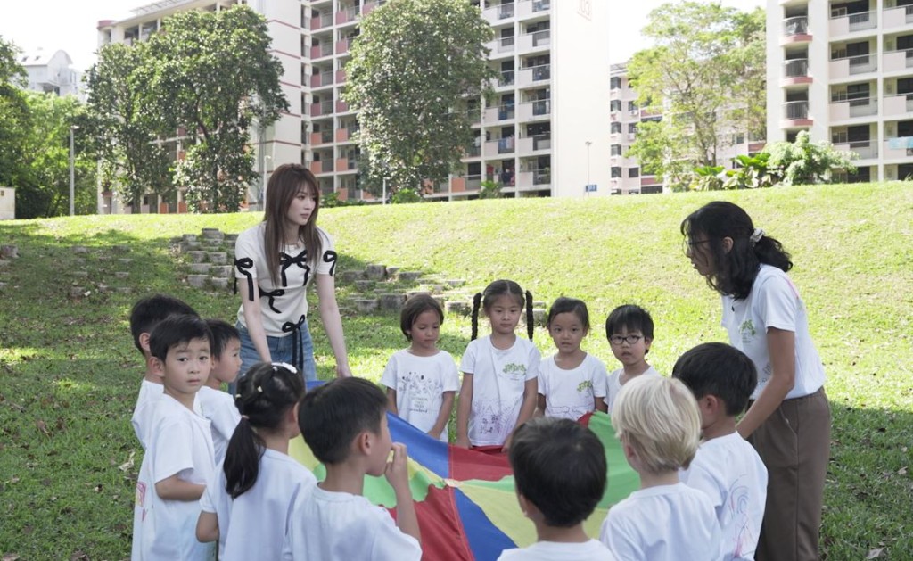 連詩雅認為新加坡的小朋友，自理能力非常好。（ViuTV《孩子，你怎樣長大？》劇照）
