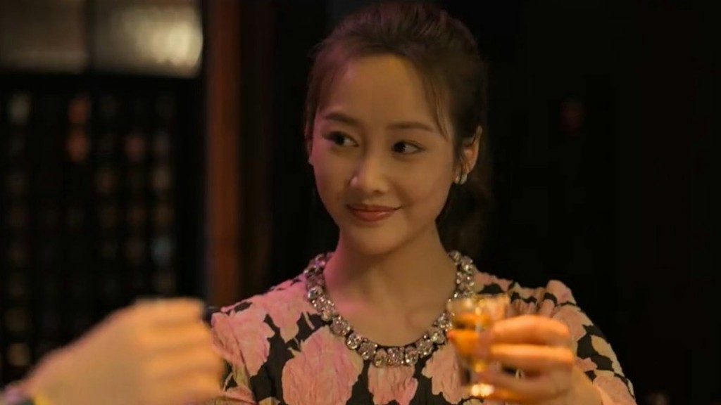 李纯饰演顾漫婷，是一位天生好命的女生。