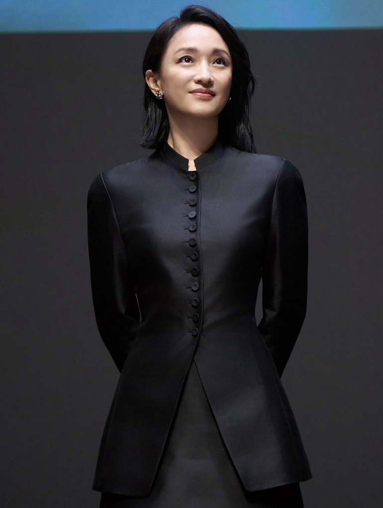 周迅主演的競賽片《初次嘗到寂寞》昨晚舉行首映禮。 周迅主演的競賽片《初次嘗到寂寞》昨晚舉行首映禮。